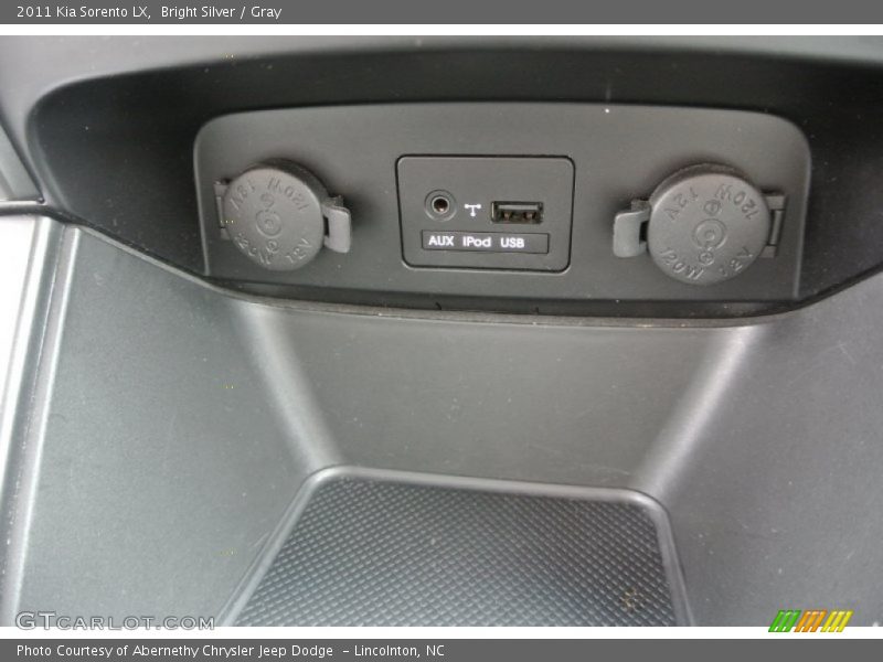 Bright Silver / Gray 2011 Kia Sorento LX
