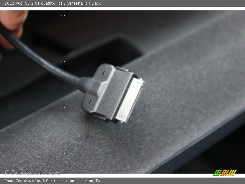 Ice Silver Metallic / Black 2011 Audi Q5 2.0T quattro