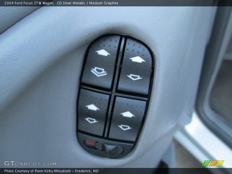 CD Silver Metallic / Medium Graphite 2004 Ford Focus ZTW Wagon