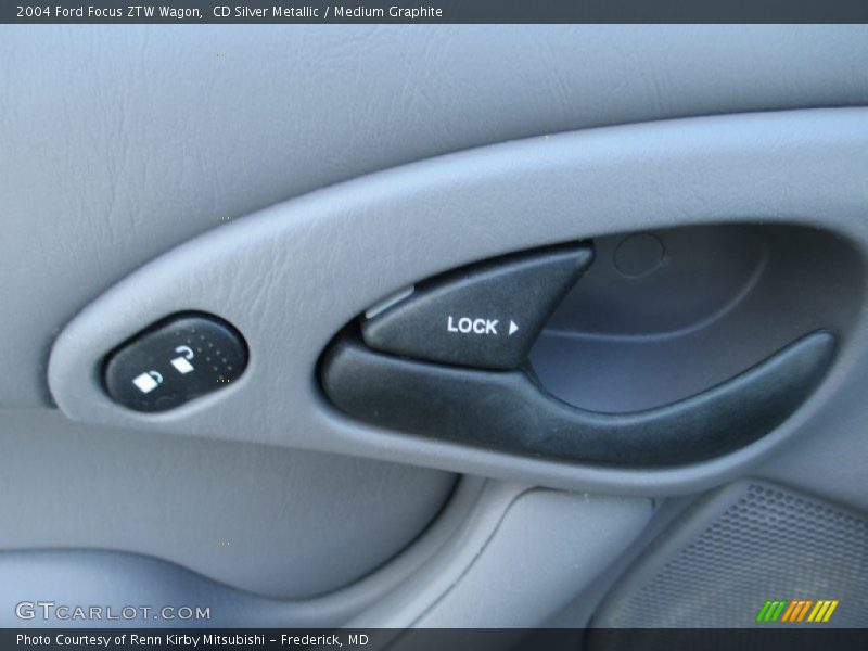 CD Silver Metallic / Medium Graphite 2004 Ford Focus ZTW Wagon
