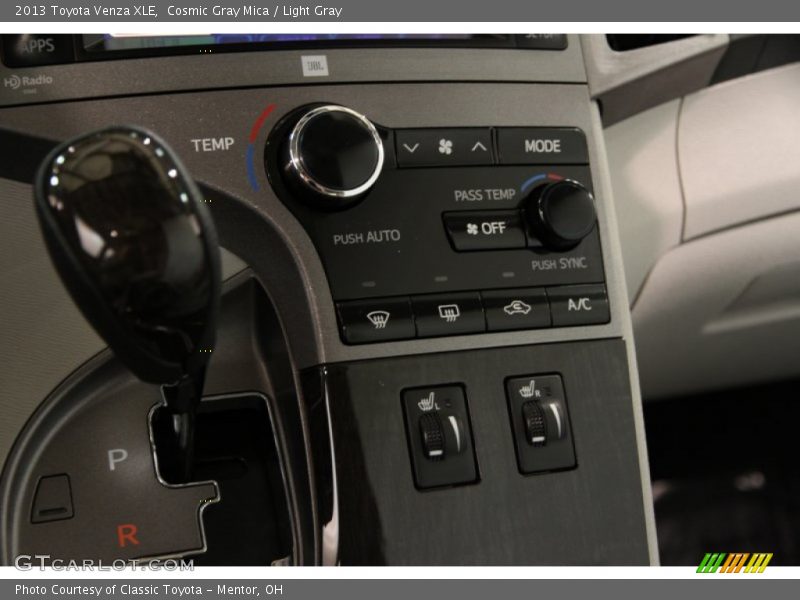 Controls of 2013 Venza XLE