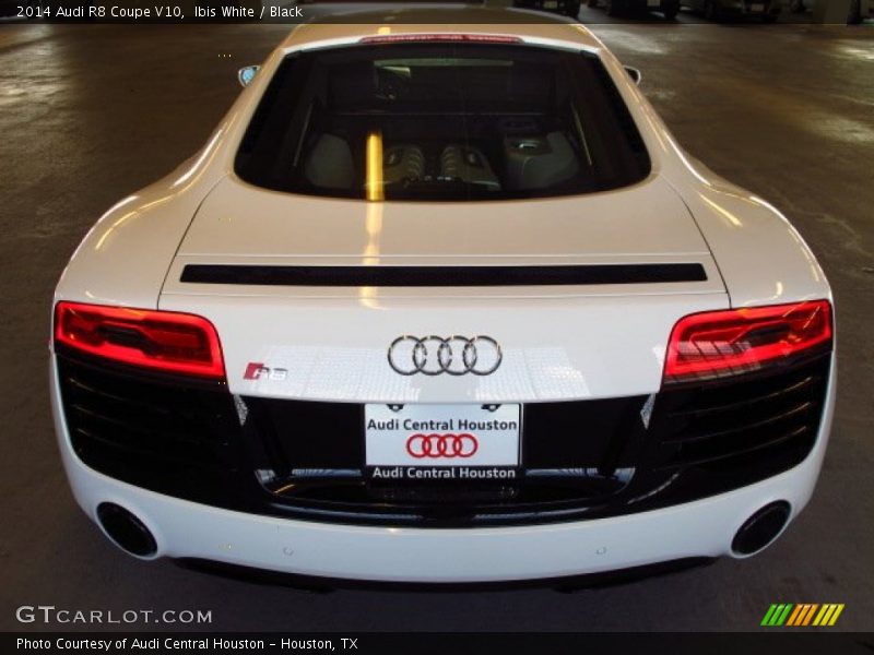 Ibis White / Black 2014 Audi R8 Coupe V10