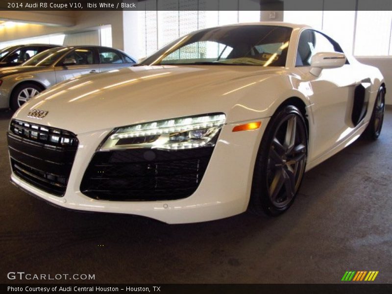 Ibis White / Black 2014 Audi R8 Coupe V10