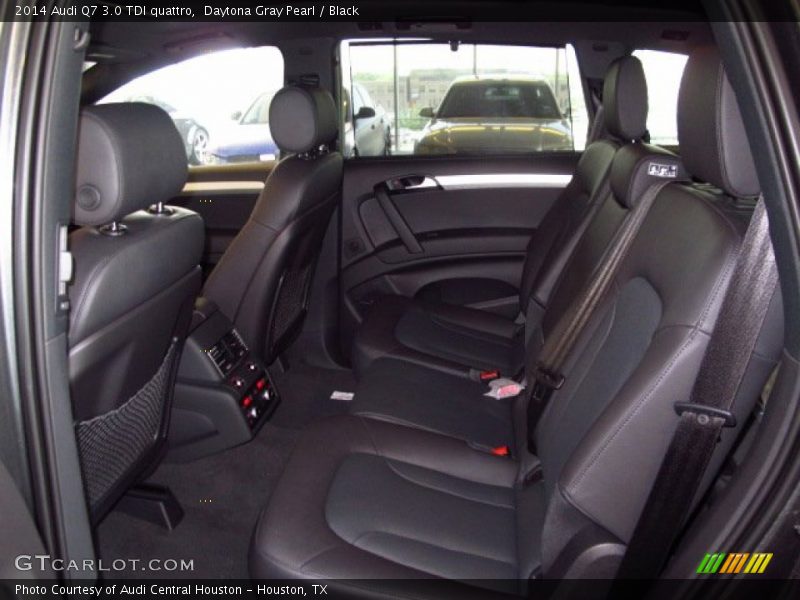 Rear Seat of 2014 Q7 3.0 TDI quattro