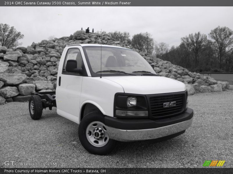 Front 3/4 View of 2014 Savana Cutaway 3500 Chassis