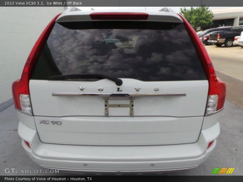Ice White / Off Black 2013 Volvo XC90 3.2