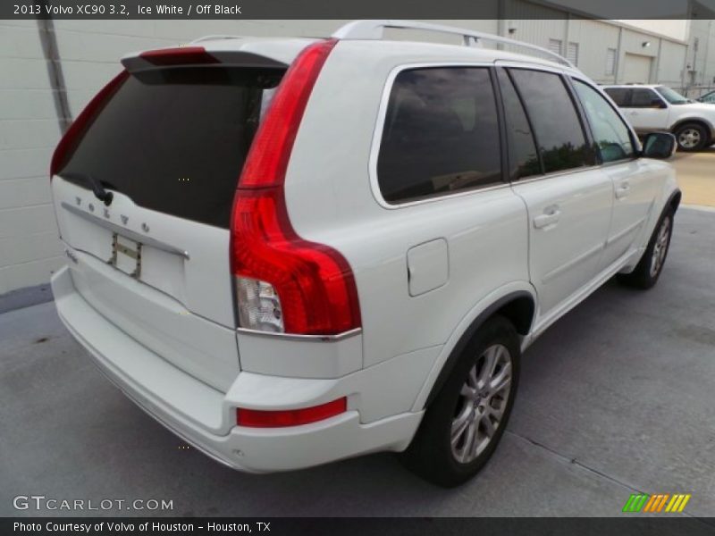 Ice White / Off Black 2013 Volvo XC90 3.2