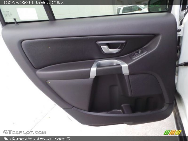 Ice White / Off Black 2013 Volvo XC90 3.2