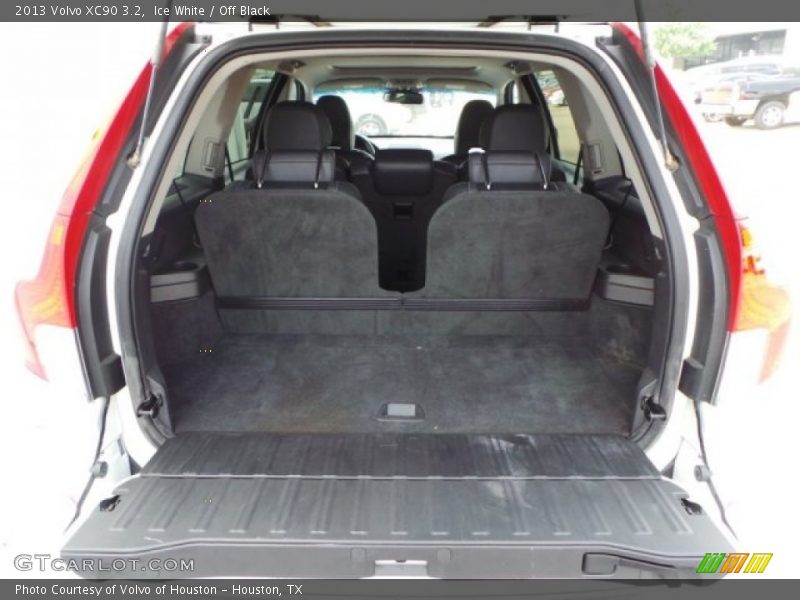 Ice White / Off Black 2013 Volvo XC90 3.2