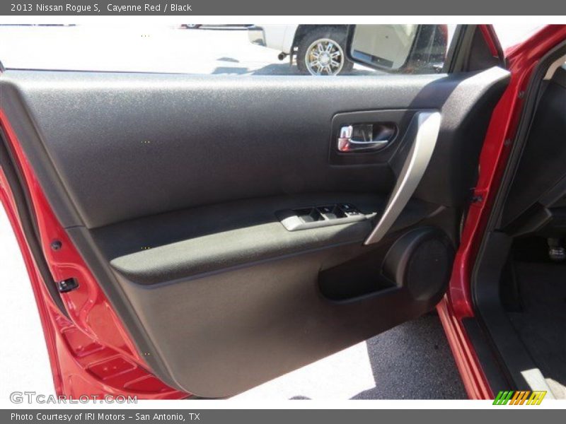 Cayenne Red / Black 2013 Nissan Rogue S