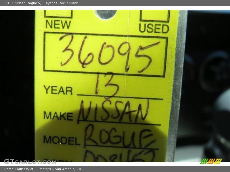 Cayenne Red / Black 2013 Nissan Rogue S