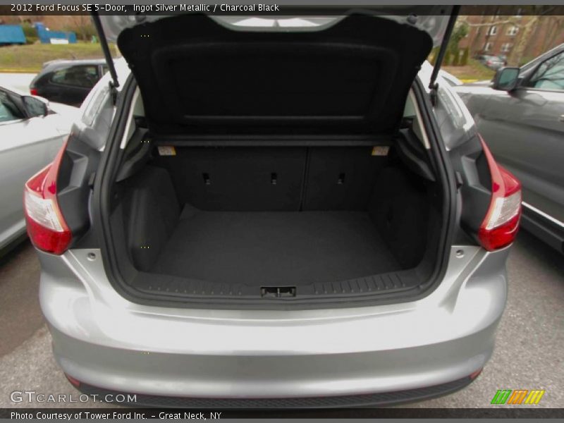 Ingot Silver Metallic / Charcoal Black 2012 Ford Focus SE 5-Door