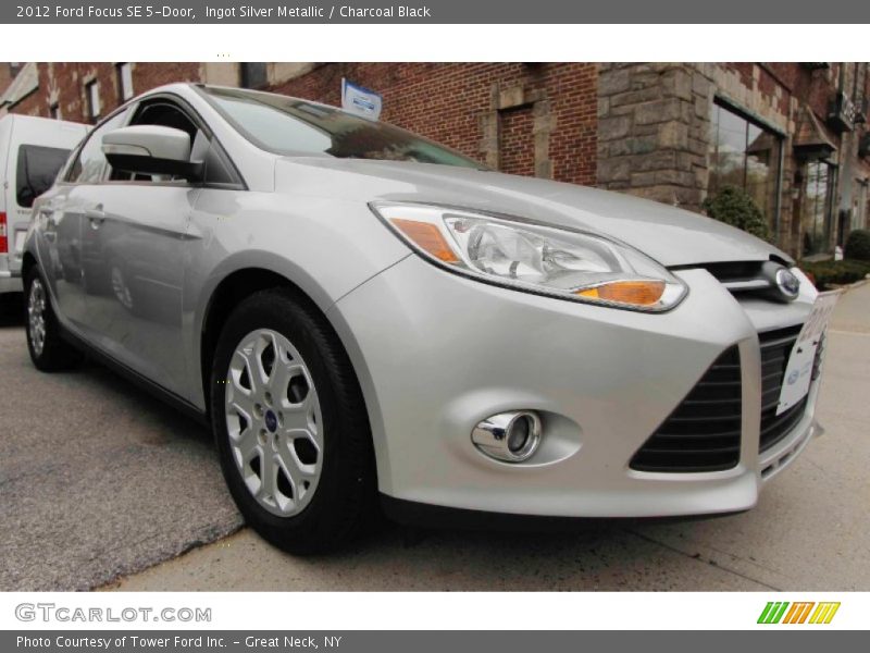 Ingot Silver Metallic / Charcoal Black 2012 Ford Focus SE 5-Door