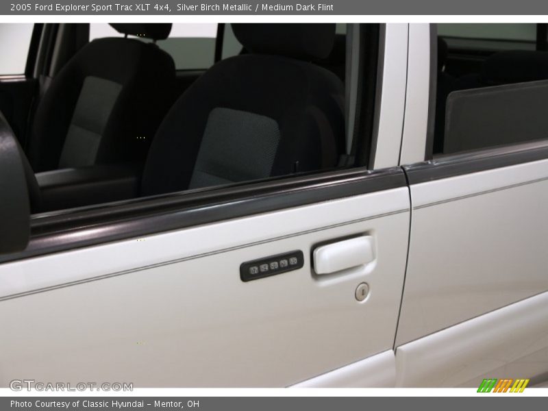 Silver Birch Metallic / Medium Dark Flint 2005 Ford Explorer Sport Trac XLT 4x4