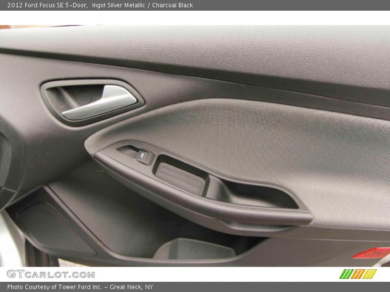 Ingot Silver Metallic / Charcoal Black 2012 Ford Focus SE 5-Door