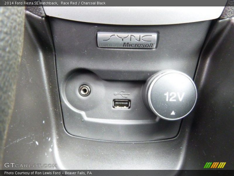 Race Red / Charcoal Black 2014 Ford Fiesta SE Hatchback