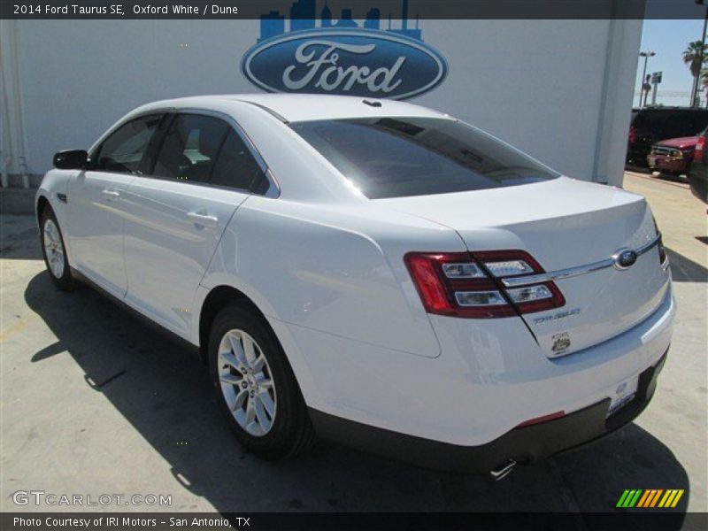 Oxford White / Dune 2014 Ford Taurus SE