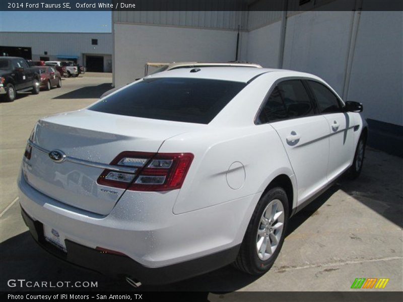 Oxford White / Dune 2014 Ford Taurus SE