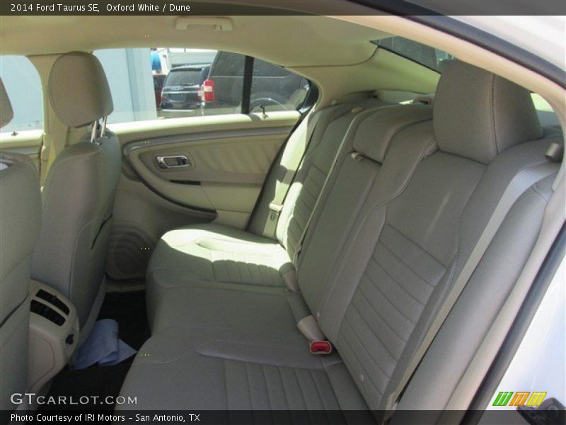 Oxford White / Dune 2014 Ford Taurus SE