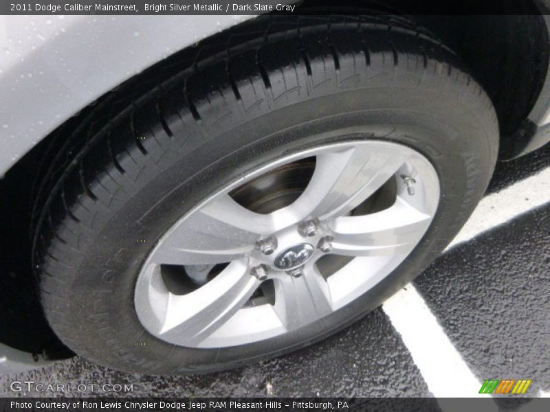 Bright Silver Metallic / Dark Slate Gray 2011 Dodge Caliber Mainstreet