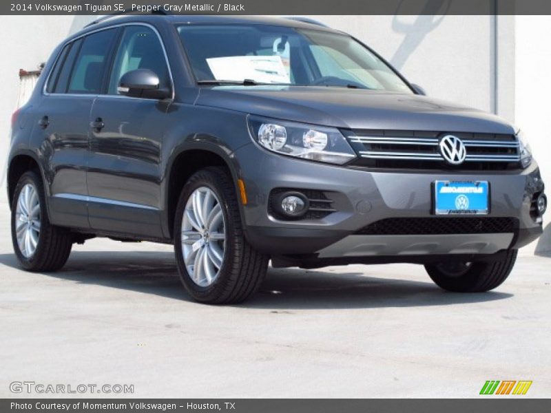 Pepper Gray Metallic / Black 2014 Volkswagen Tiguan SE