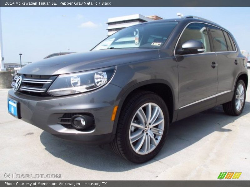 Pepper Gray Metallic / Black 2014 Volkswagen Tiguan SE