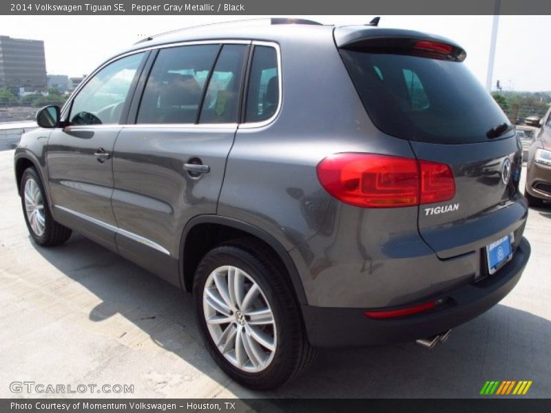 Pepper Gray Metallic / Black 2014 Volkswagen Tiguan SE