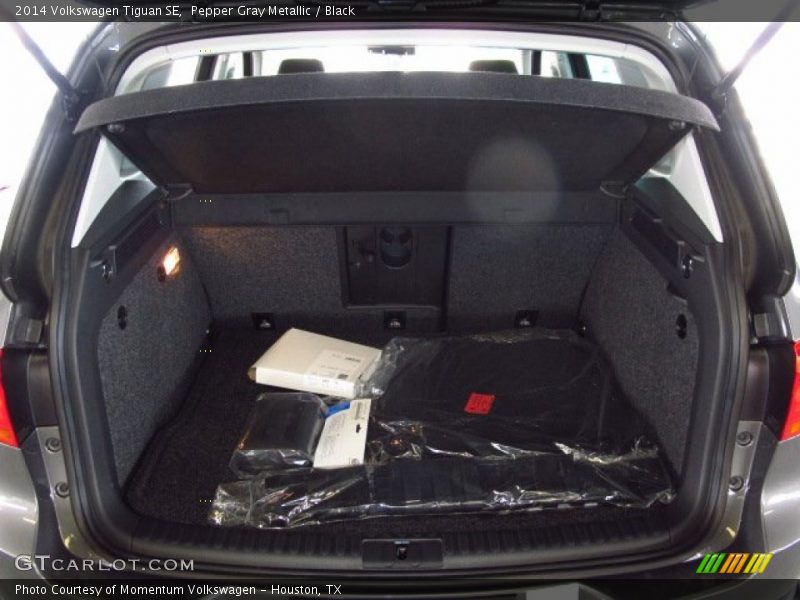 Pepper Gray Metallic / Black 2014 Volkswagen Tiguan SE