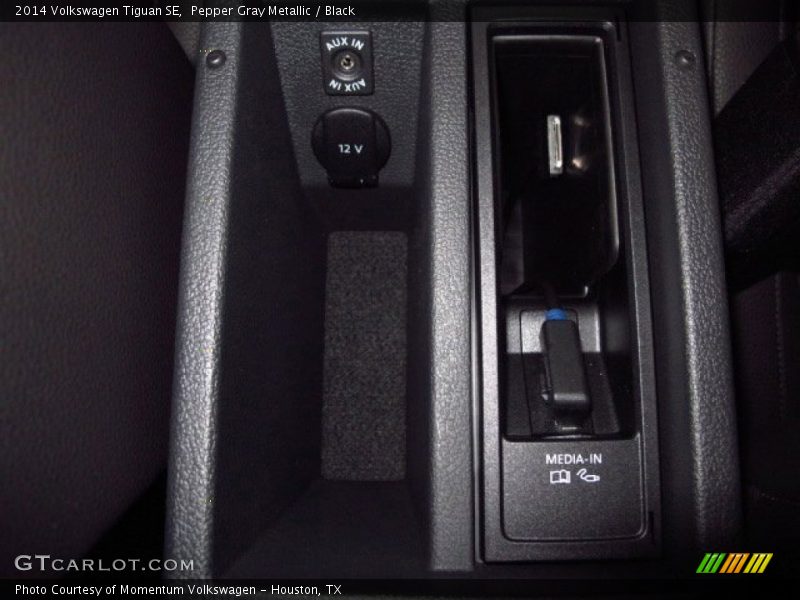 Pepper Gray Metallic / Black 2014 Volkswagen Tiguan SE