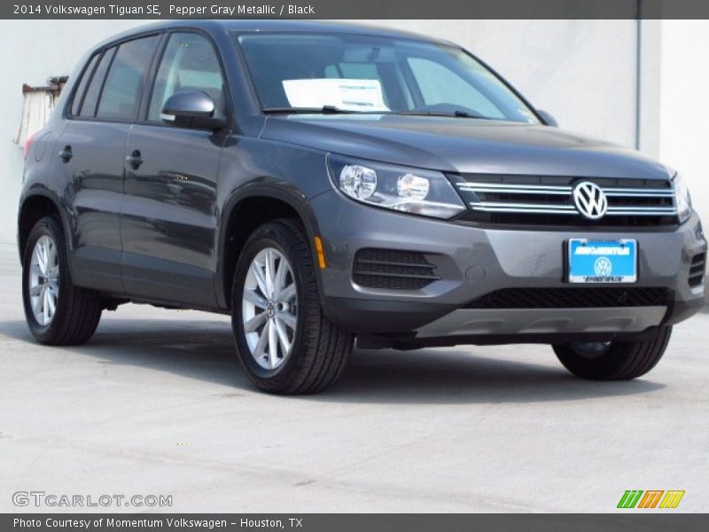 Pepper Gray Metallic / Black 2014 Volkswagen Tiguan SE