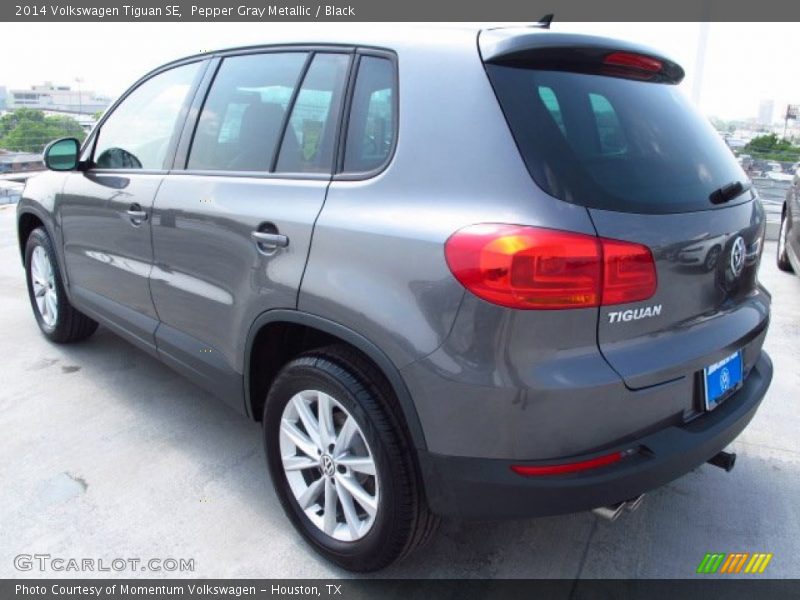 Pepper Gray Metallic / Black 2014 Volkswagen Tiguan SE