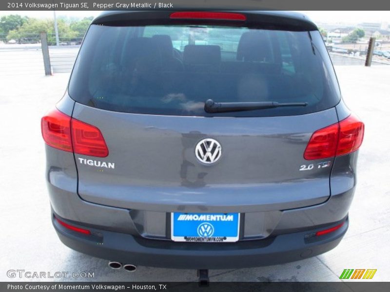 Pepper Gray Metallic / Black 2014 Volkswagen Tiguan SE