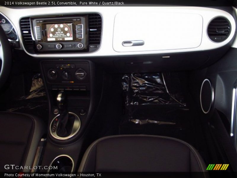 Pure White / Quartz/Black 2014 Volkswagen Beetle 2.5L Convertible