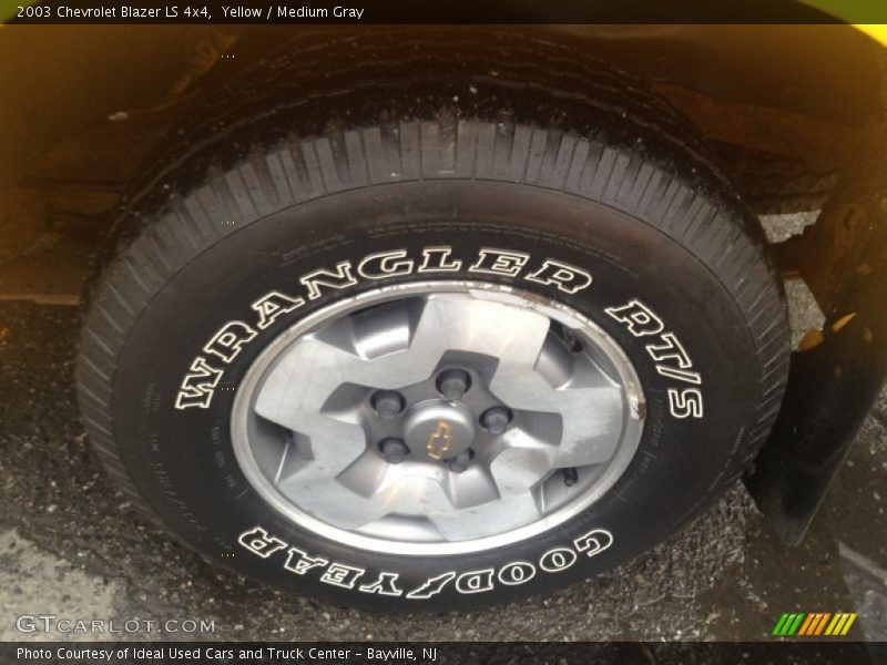 Yellow / Medium Gray 2003 Chevrolet Blazer LS 4x4