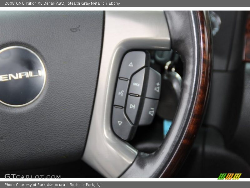 Controls of 2008 Yukon XL Denali AWD