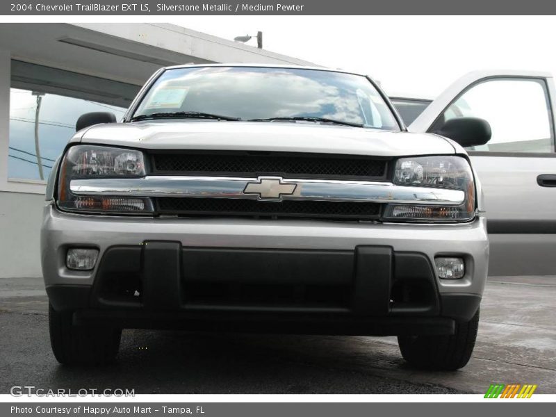 Silverstone Metallic / Medium Pewter 2004 Chevrolet TrailBlazer EXT LS