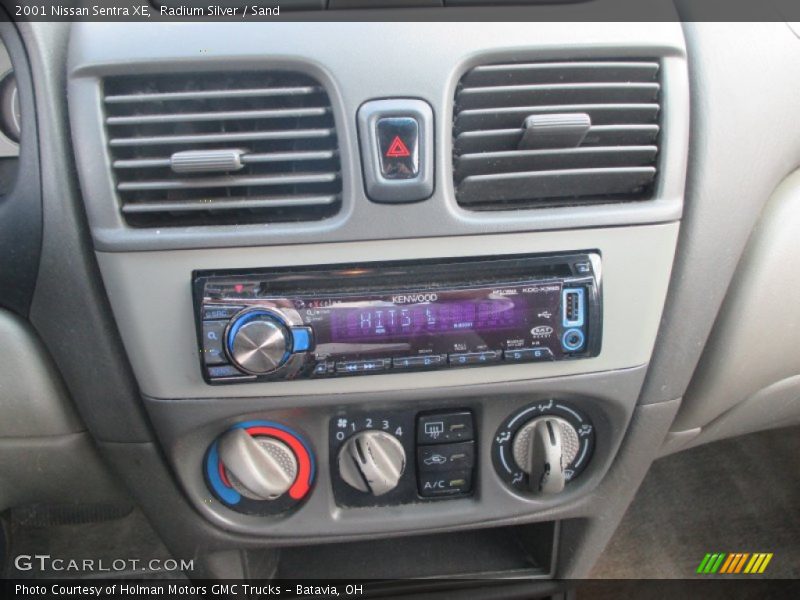 Radium Silver / Sand 2001 Nissan Sentra XE
