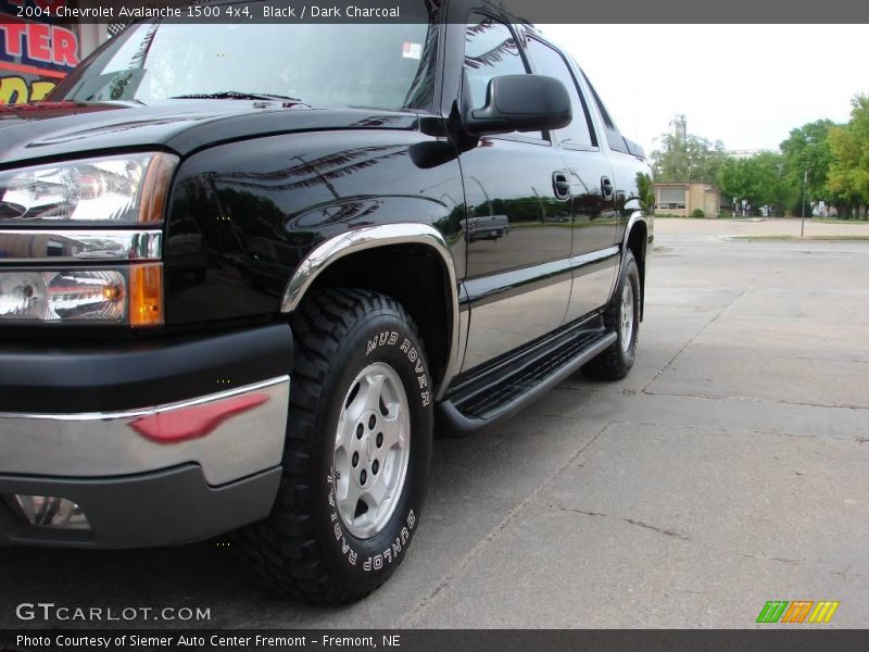 Black / Dark Charcoal 2004 Chevrolet Avalanche 1500 4x4