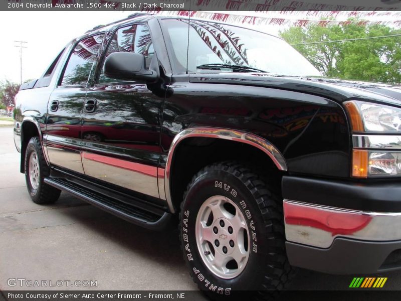 Black / Dark Charcoal 2004 Chevrolet Avalanche 1500 4x4