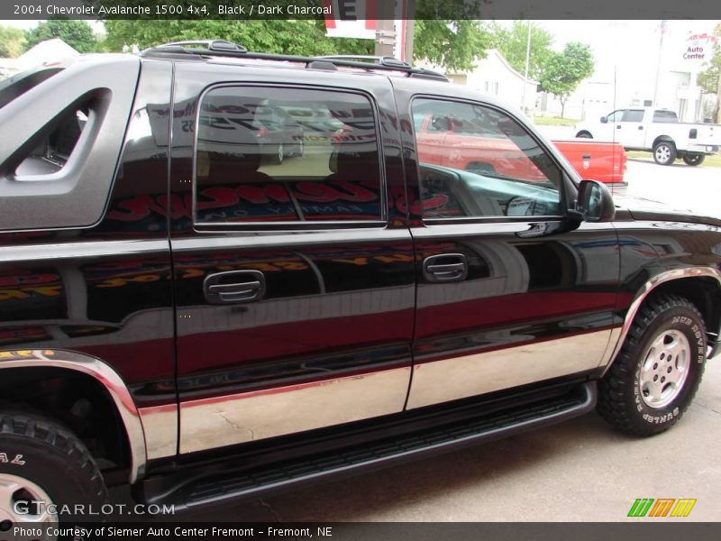 Black / Dark Charcoal 2004 Chevrolet Avalanche 1500 4x4