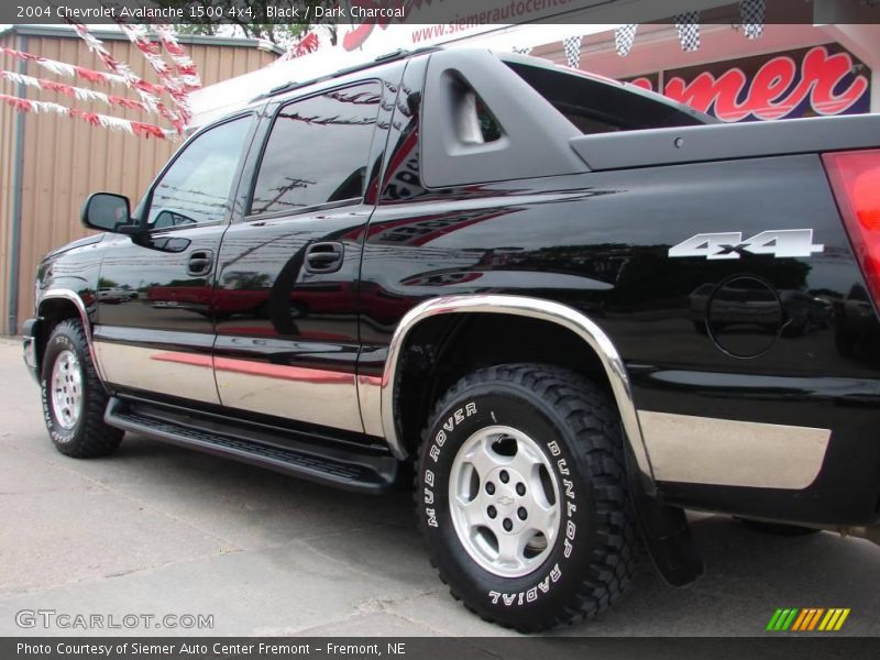 Black / Dark Charcoal 2004 Chevrolet Avalanche 1500 4x4