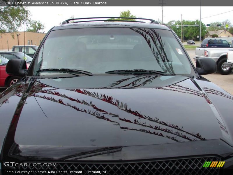 Black / Dark Charcoal 2004 Chevrolet Avalanche 1500 4x4