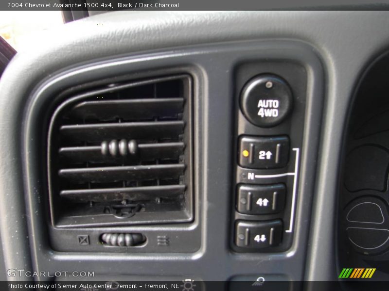Black / Dark Charcoal 2004 Chevrolet Avalanche 1500 4x4