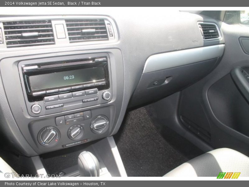 Black / Titan Black 2014 Volkswagen Jetta SE Sedan