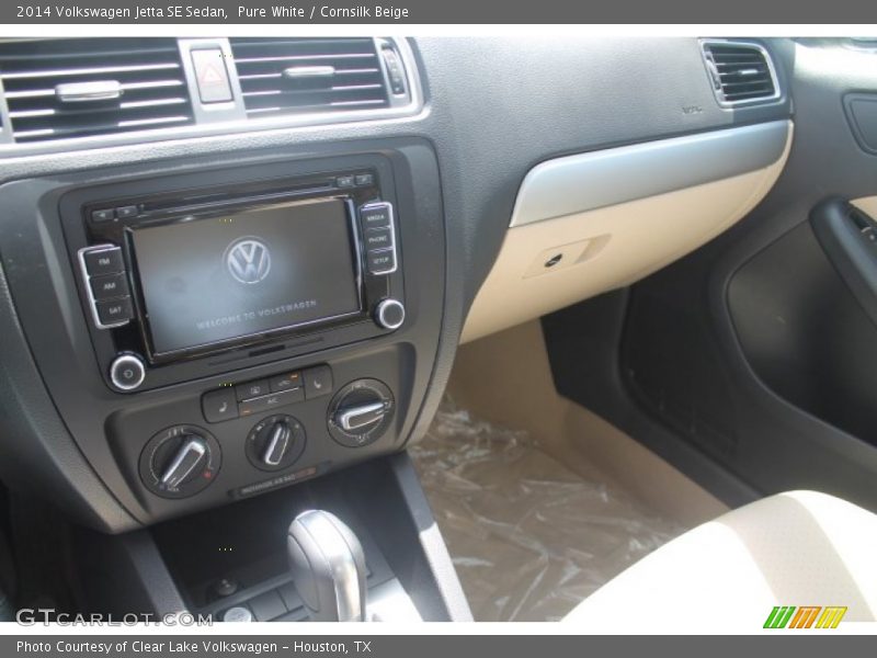 Pure White / Cornsilk Beige 2014 Volkswagen Jetta SE Sedan