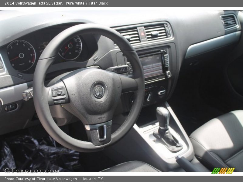 Pure White / Titan Black 2014 Volkswagen Jetta SE Sedan