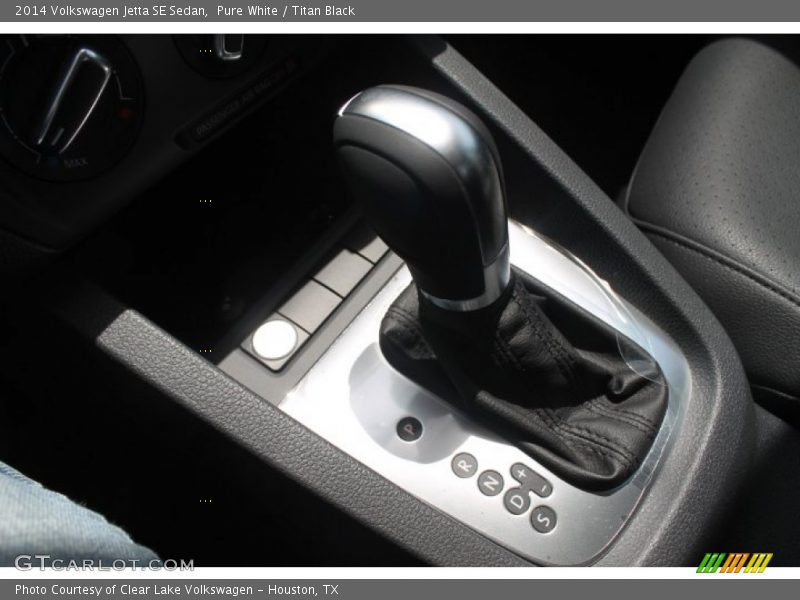 Pure White / Titan Black 2014 Volkswagen Jetta SE Sedan