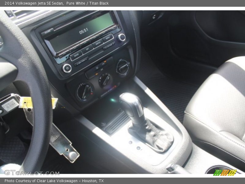Pure White / Titan Black 2014 Volkswagen Jetta SE Sedan
