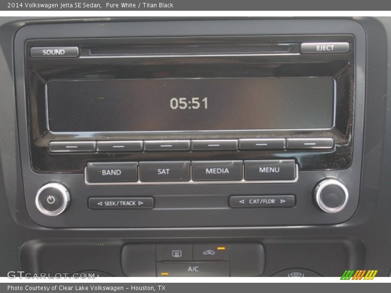 Pure White / Titan Black 2014 Volkswagen Jetta SE Sedan