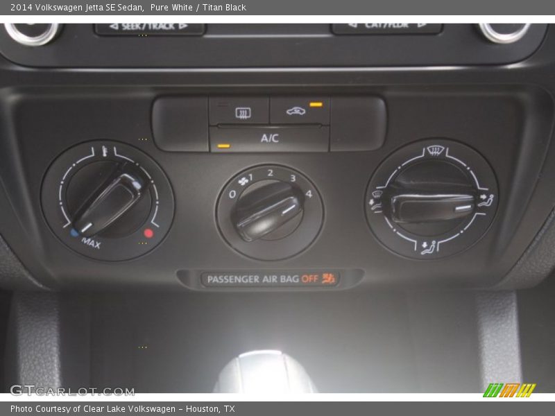 Pure White / Titan Black 2014 Volkswagen Jetta SE Sedan